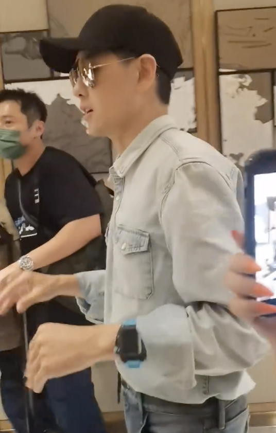 林志颖抵达长沙录《披荆斩棘》,车祸后下巴凹凸不平被指像俞灏明