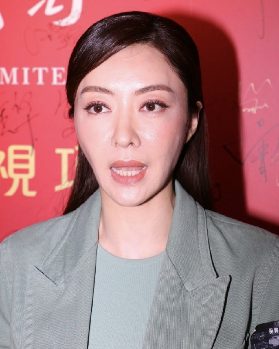 熊黛林|熊黛林晒自拍被吐槽沧桑,本尊霸气回应“我最美”,生双胞胎后瘦出马甲线