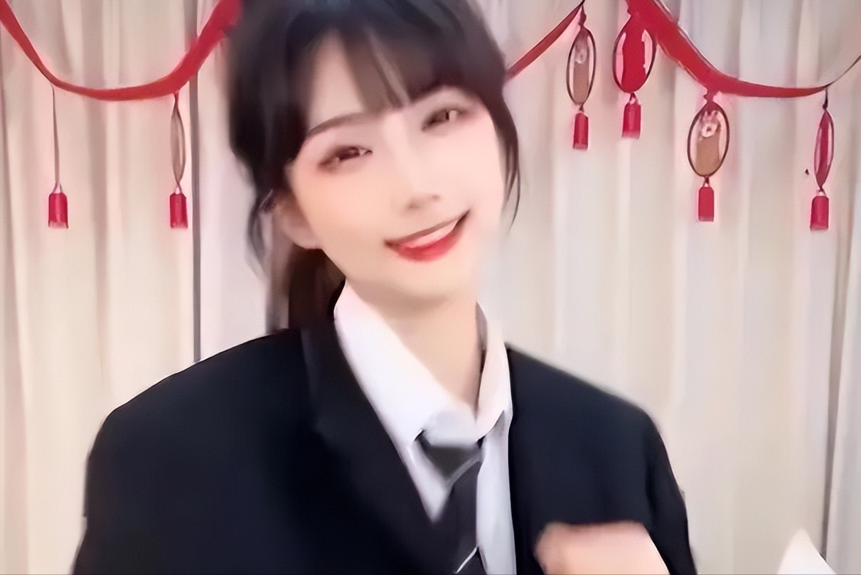 彻底翻车!网红疯狂吸粉1974万,现转拍性感视频,网友直呼辣眼睛