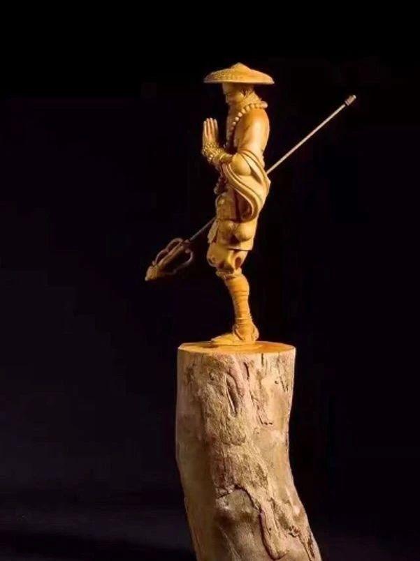 黄之炫，杨之雄，木之雅，雕之精，此乃黄杨木也！