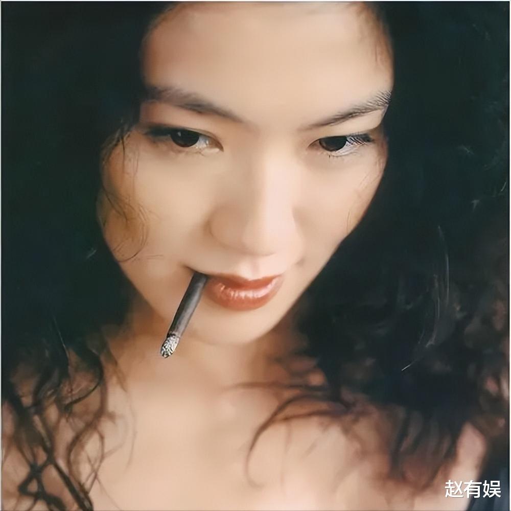 万草丛中过，片叶不沾身？与众多富豪、男星关系匪浅，却转身嫁人