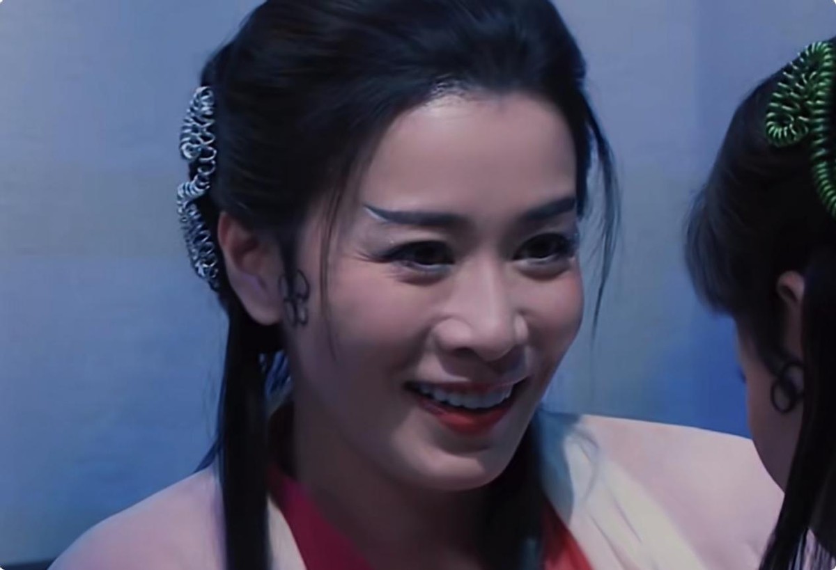 韩雪|《青蛇》跪求别硬演！看青蛇扭的姿势，新版就输得一塌糊涂