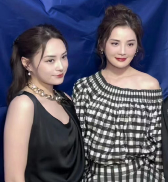 阿娇又胖了,看起来有140斤?疑似患病引网友猜测,手指细节成谜