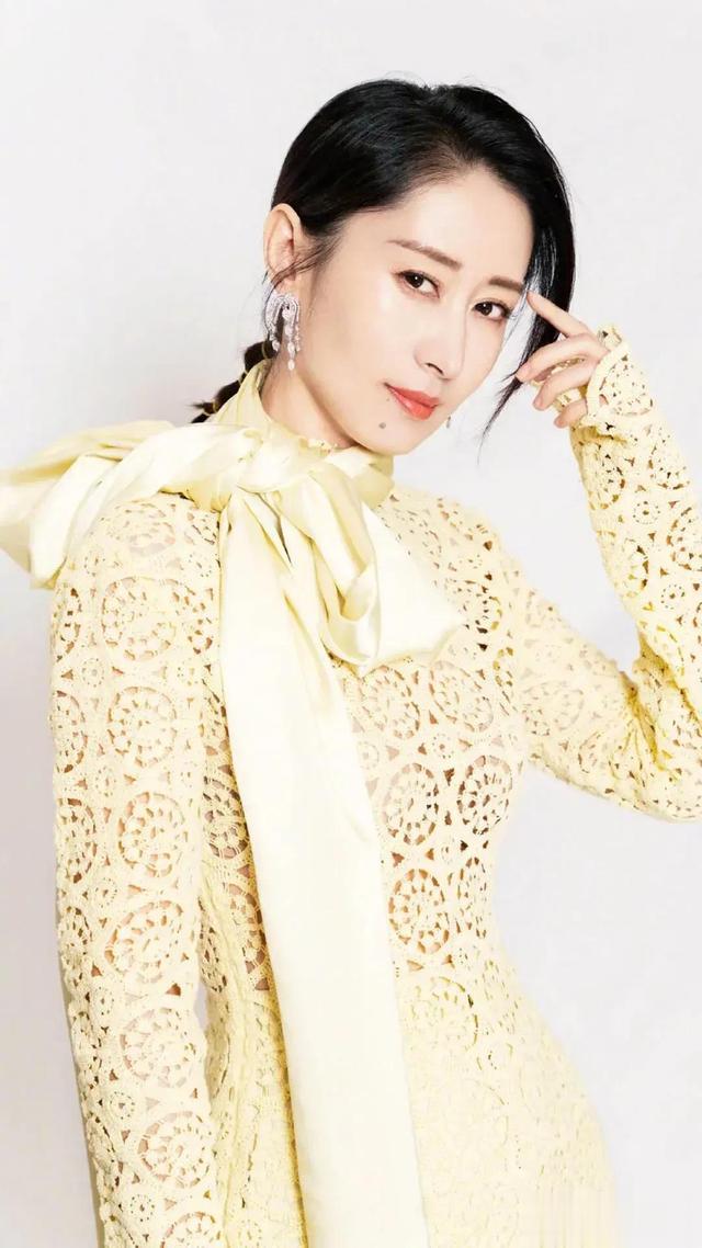 刘敏涛|46岁刘敏涛,人到中年华丽转身迎来事业巅峰