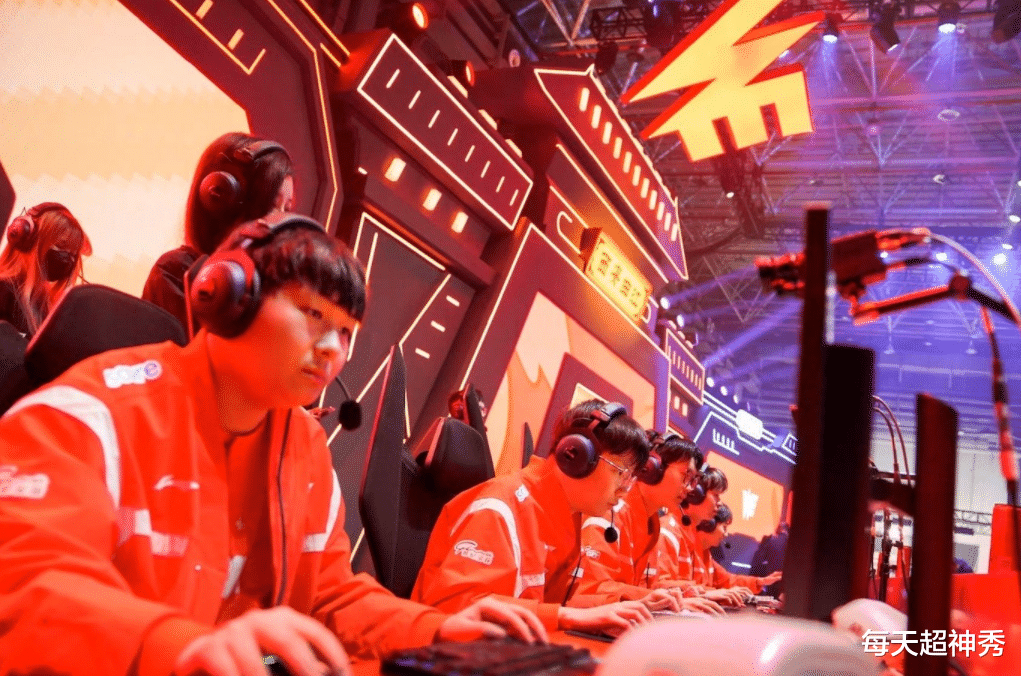 fpx战队|Care卡萨丁力挽狂澜,FPX关键局击败WE,Doinb直播求职