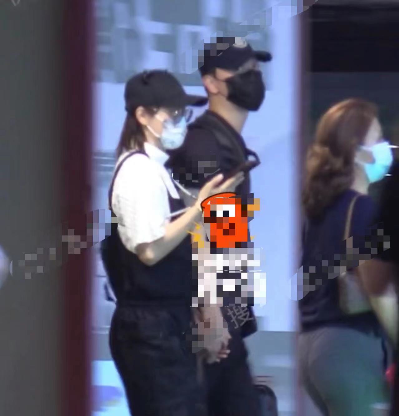 刘翔|刘翔和二婚妻子甜蜜现身！女方大长腿似少女，结婚6年仍不生娃