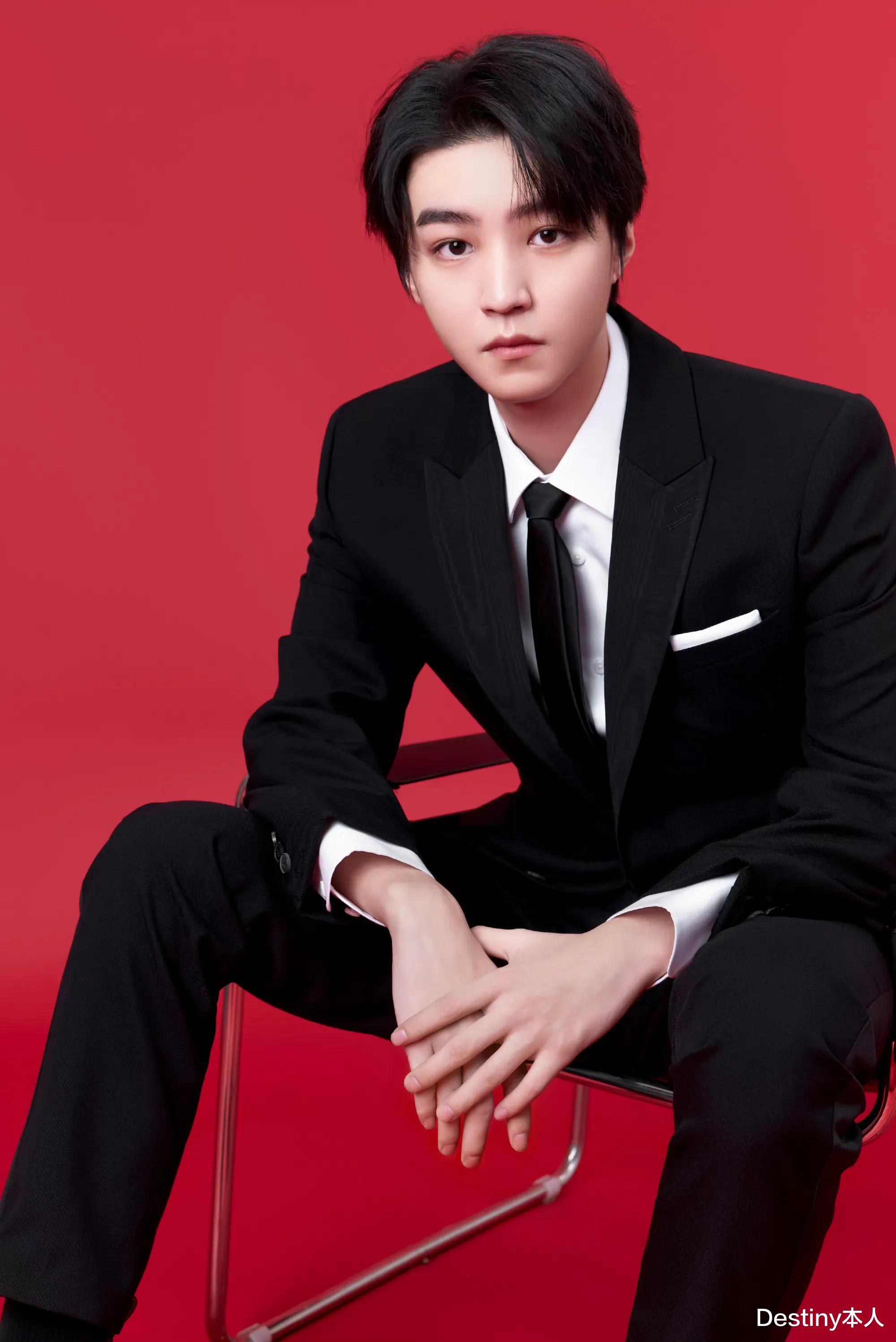 传唤|唐嫣靠金主上位？工作室急辟谣，热搜却清一色在骂杨幂