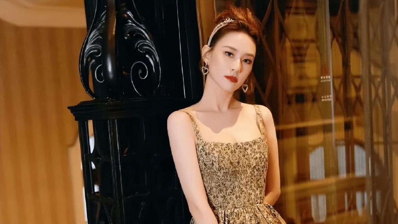 被传不和后，窦骁与何超莲合体一起参加晚宴，全程零互动引热议