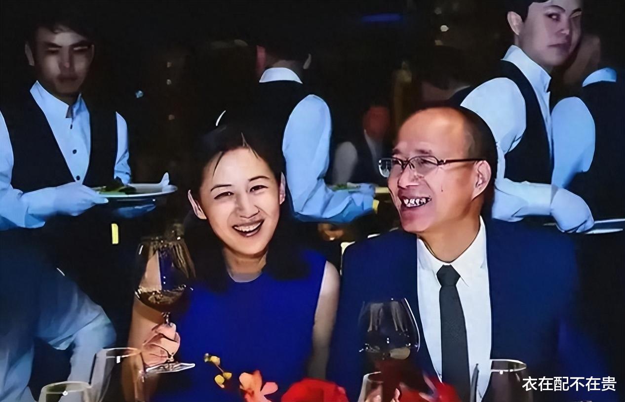 主持人王津元：嫁给上海首富郭广昌，生3个孩子，如今52岁很幸福