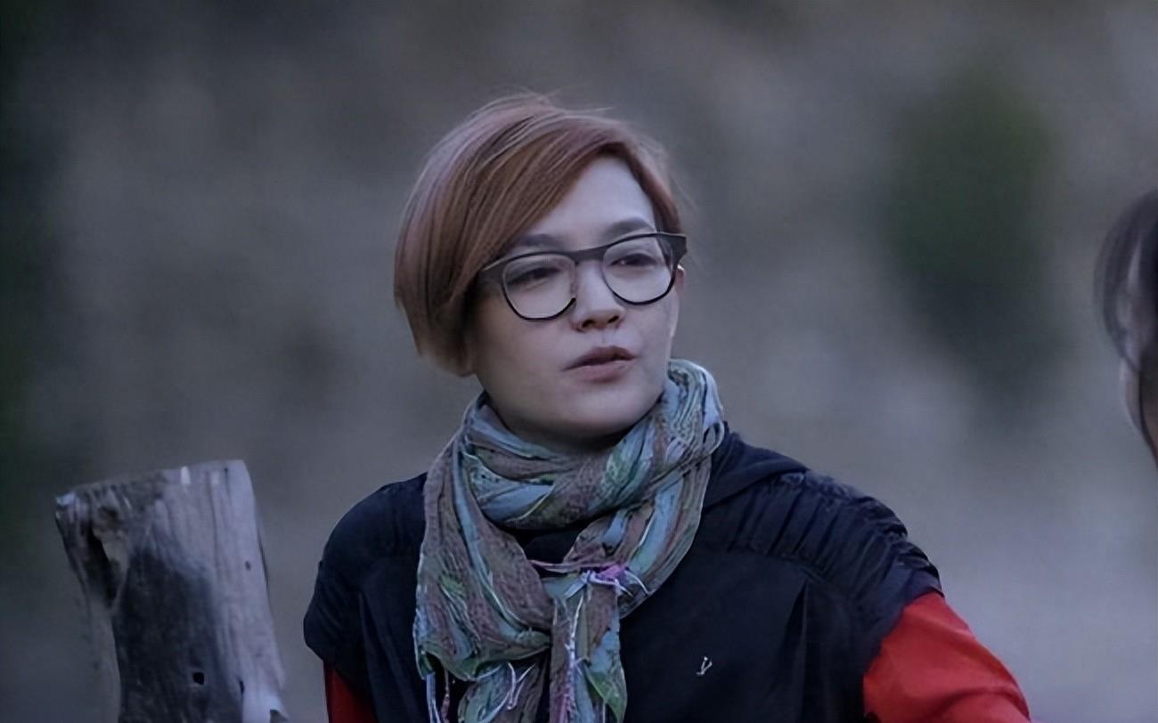 为男友摘子宫,剃寸头打舌环,从影后到魔女:45岁后竟靠嗑药度余生