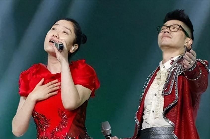 玲花终于不再隐瞒,承认与曾毅有“特殊关系”,我们被骗了20年