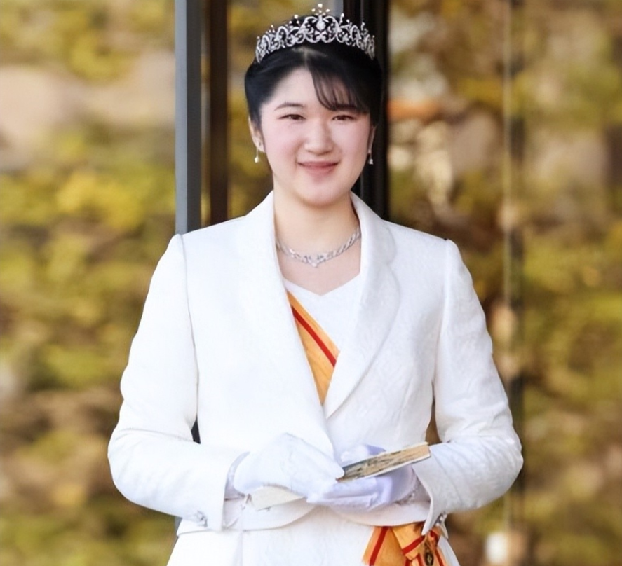 发型 日本爱子公主换新发型！长发剪成齐肩发变甜美，酷似年轻时的雅子