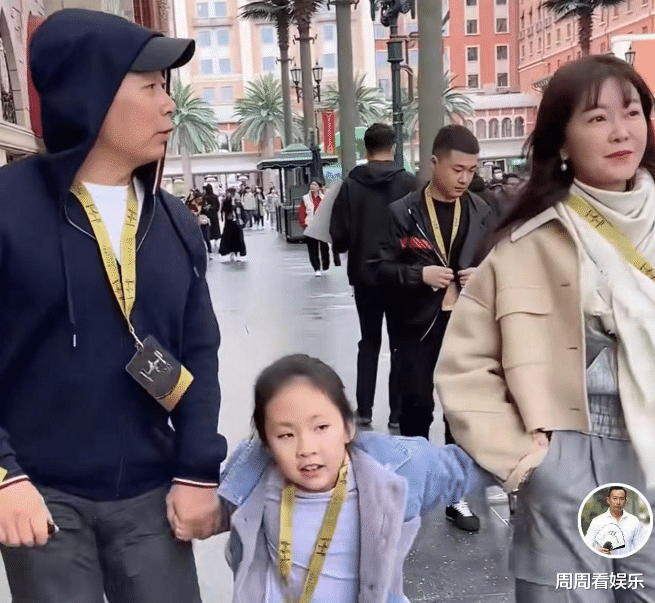 前央视主持人现身以色列!穿高价衣服拍黑泥照,曾被婆婆打破丁克想法