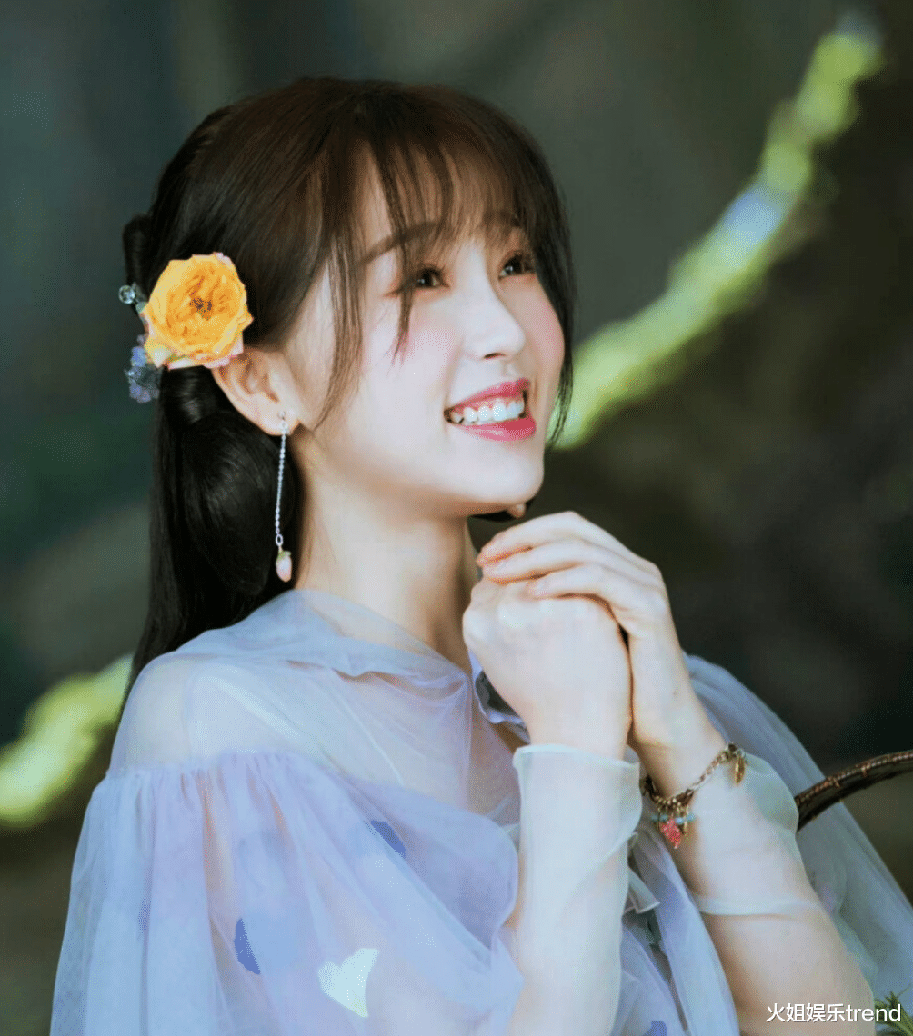 唐嫣、杨超越头饰一简一繁,古装剧造型审美的两极分化,全凭观众而定?