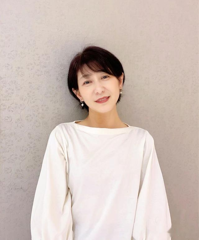 发型 建议家庭主妇，远离这3种“发型”！特别是第2种，显老还拉低气质
