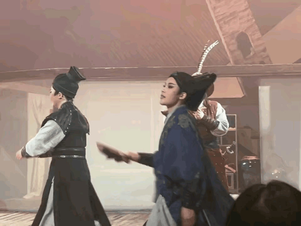 论女扮男装只服这几位,雌雄莫辨,风流倜傥,差点相信她们是男人