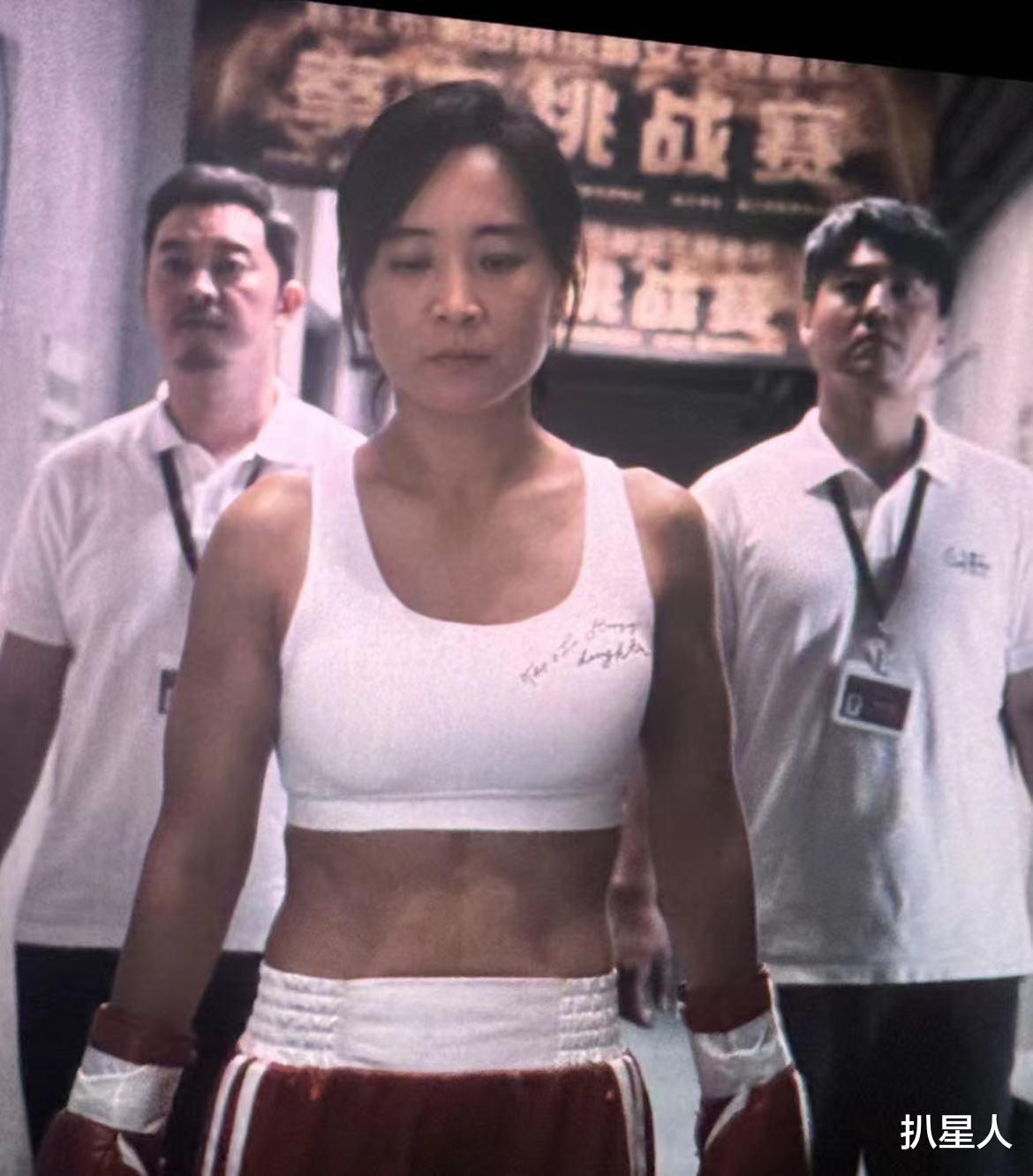 贾玲创造影坛奇迹！票房飙至80亿刷新纪录，跻身全球第一女导演