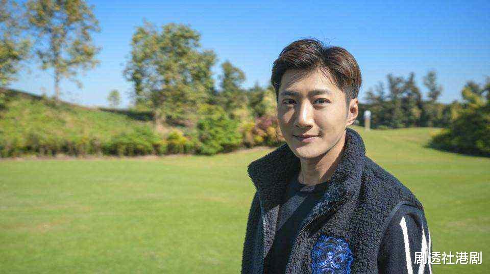 39岁前TVB小生现身内地摆摊卖鸡脚,被网友提及旧爱陈自瑶