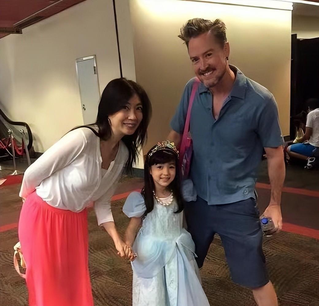 看完刘烨儿子的近照,终于明白混血儿的心酸,周华健比儿子还年轻