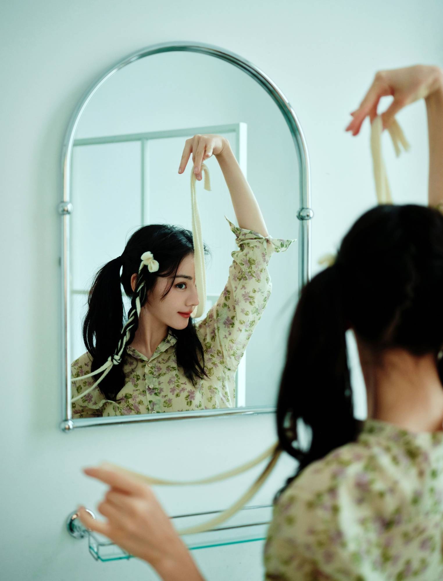 迪丽热巴最新写真大放异彩:演技爆棚与身材火辣,揭秘娱乐圈新晋女神的双面风采!