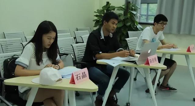 本科生平均月收入曝光,被疑数据真实性,网友:这钱到底是谁在挣