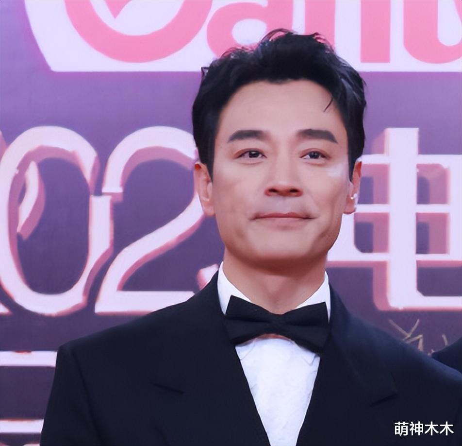 童瑶 品质盛典红毯生图：童瑶脸歪，张萌浮肿僵硬，杨超越发际线太圆