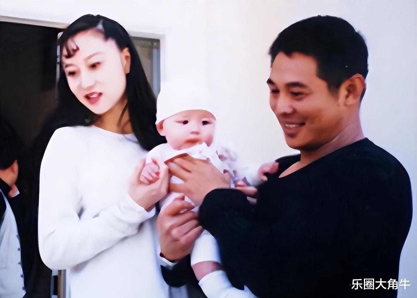 同样是李连杰基因,把黄秋燕与利智女儿拿来一对比,差距就出来了