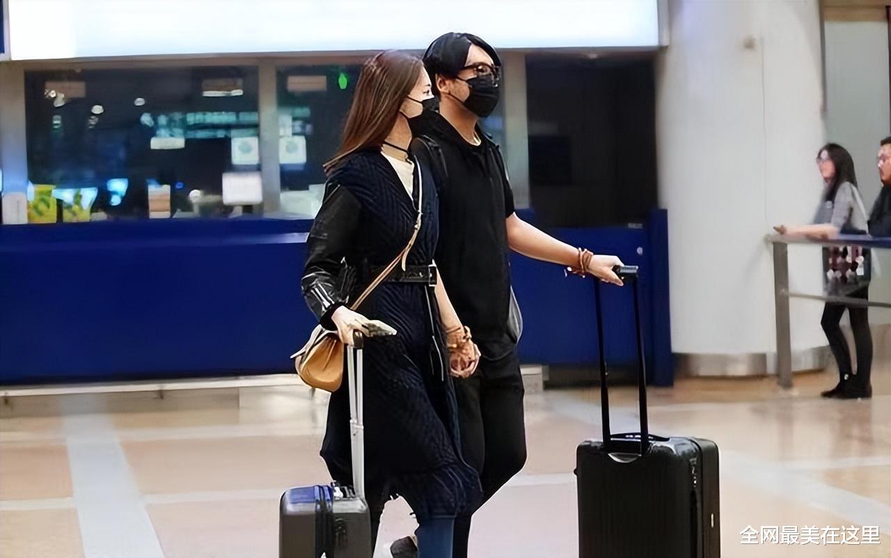 李庚希|朱孝天妻子身材抢镜,腰肢纤细像20岁,两人合体好似大叔牵着女儿