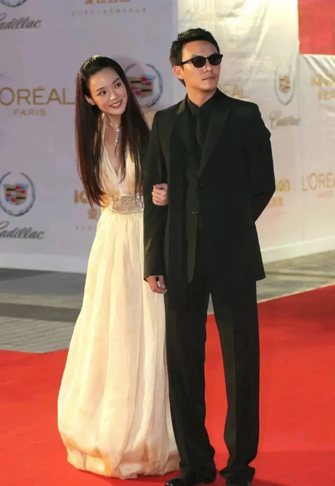 当年穿镂空装也要赢的baby，已经消失在红毯上了