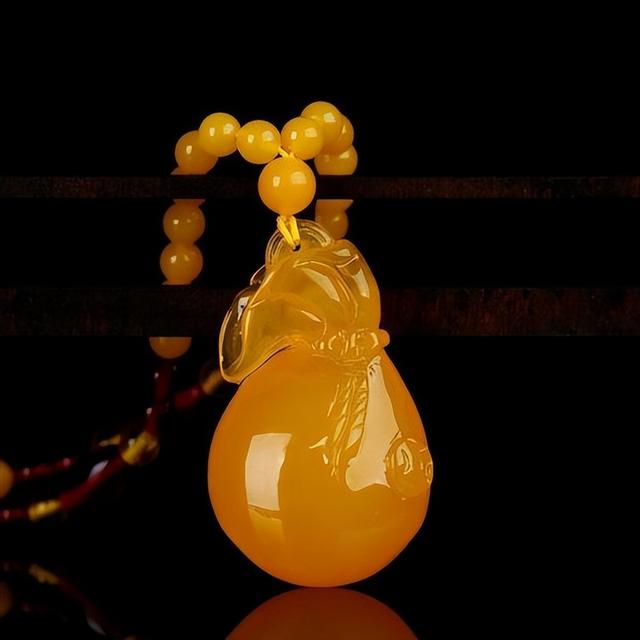 和田玉籽料|琥珀蜜蜡的盘玩和保养，这些技巧让你成为文玩高手！