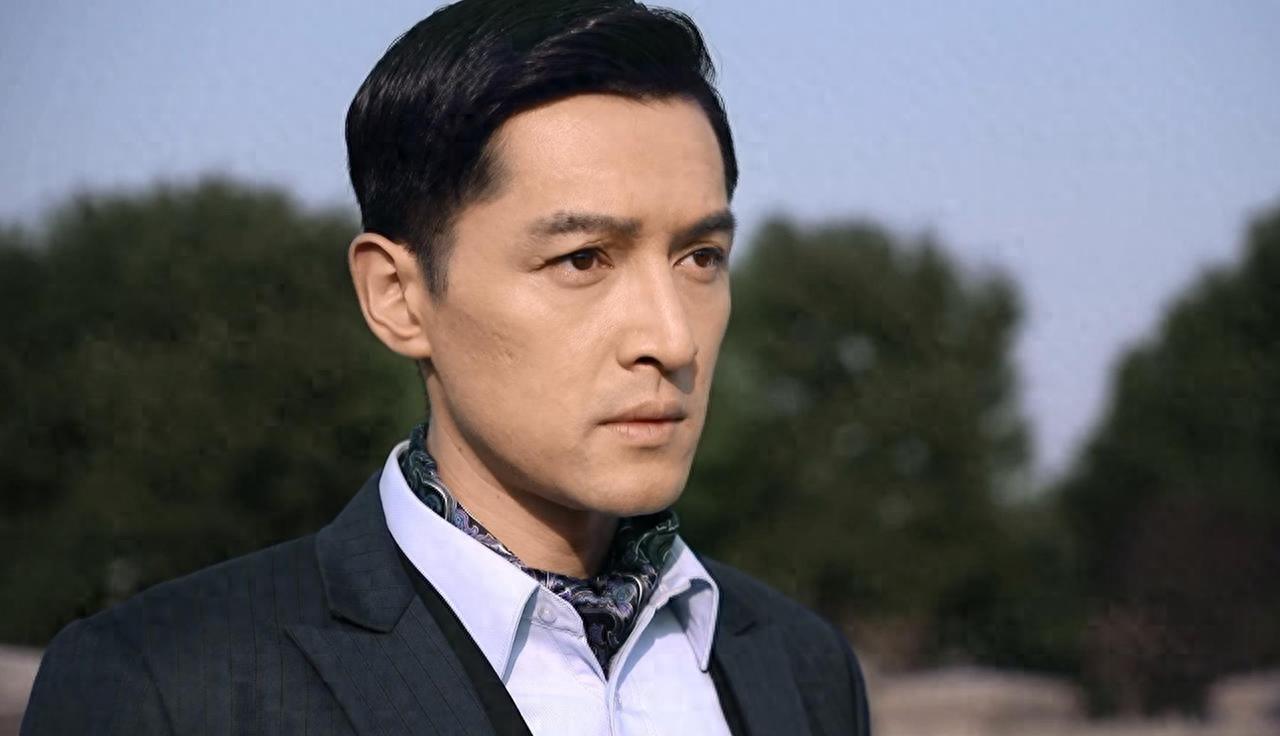 女星自曝被胡歌砸断锁骨,手术打七根钢钉,拍戏剧组封口不让外传