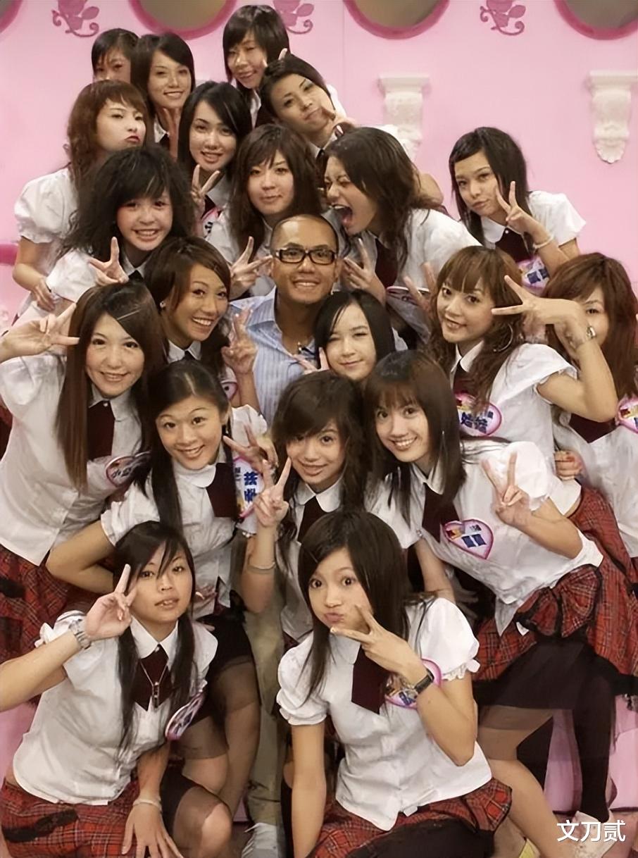 大小S背后的“七仙女”，为何只有嫁不进豪门的吴佩慈笑到最后？