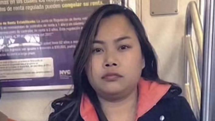 凤姐发福胖到没脖子，交洋人男友拎奢侈包，月薪4W仍坐地铁出行