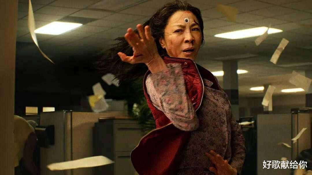 杨紫琼|60岁的杨紫琼，正在另一种“性感”的路上，越走越远！