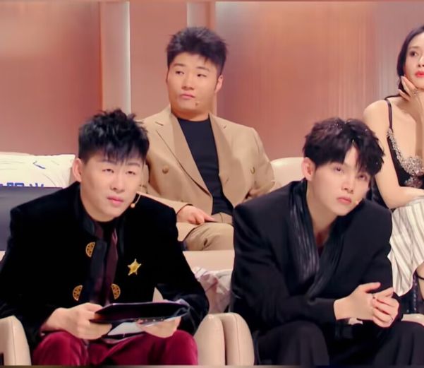 何洁参加《天赐4》,在台上开怼评委,不接受对方意见遭吐槽