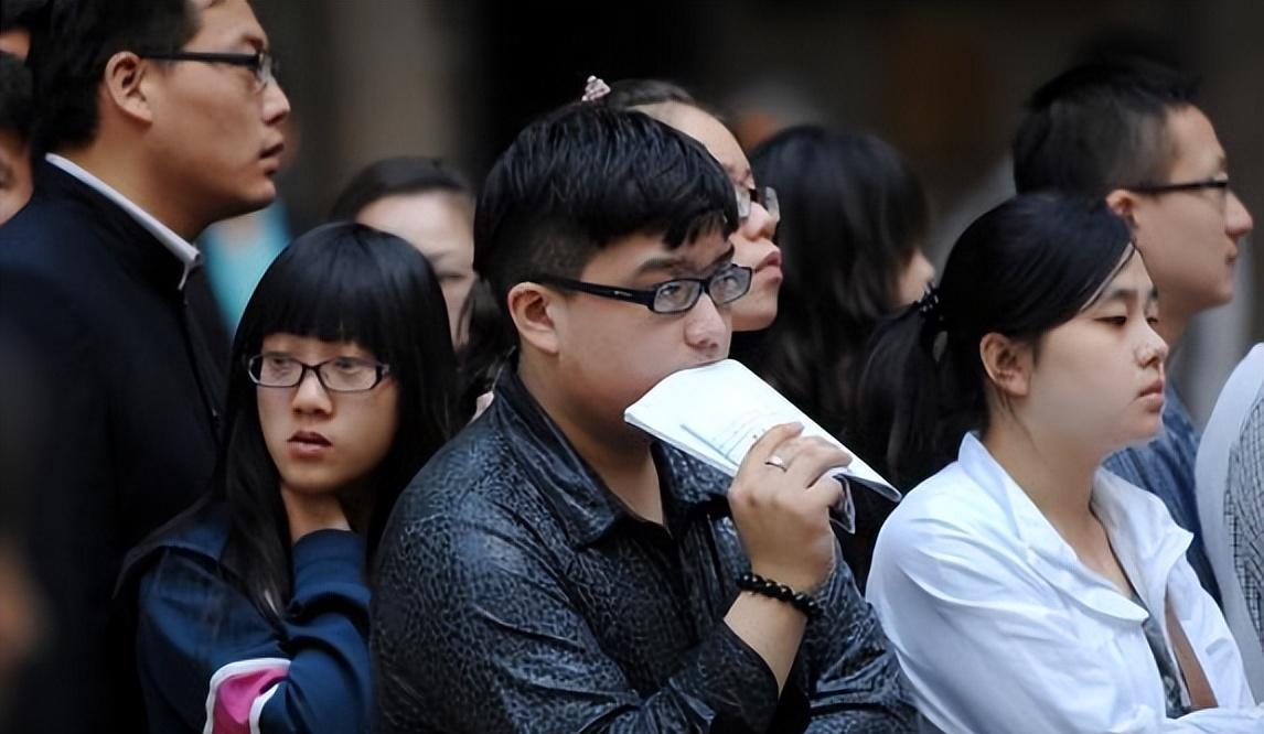 大学生|90%大学生考编或将沦为炮灰,工作20年的公务员,掀开“遮羞布”