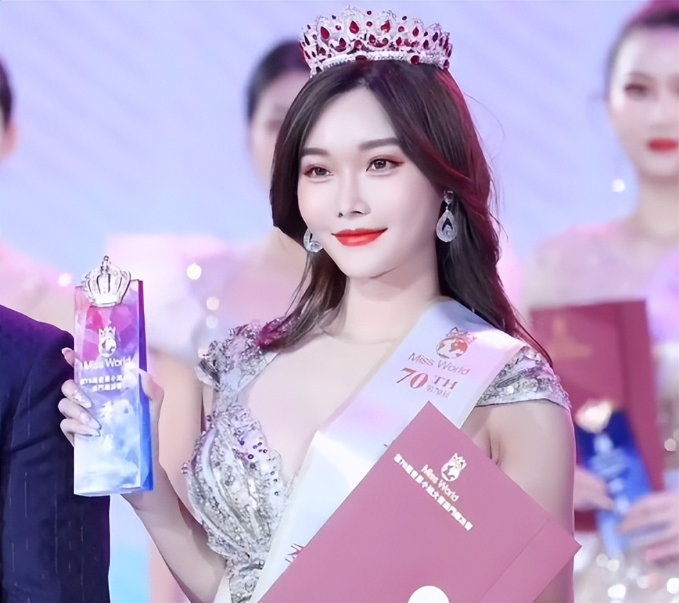 曝世界小姐雅典娜现身柬埔寨,疑被抓头发送夜场接客,1h收费1W刀