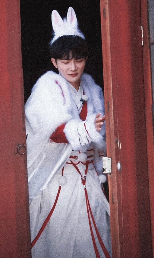 何鸿燊|白鹿和杨颖新造型美若天仙,周深扮相可爱,范丞丞的造型一言难尽