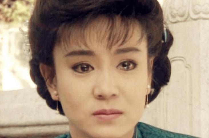 看到周海媚的结局,突然理解了开着电视睡觉的刘雪华