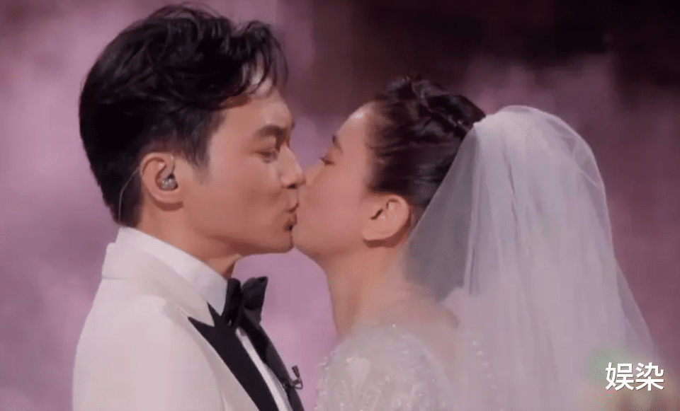 |张智霖和袁咏仪的“恩爱”,撕开了婚姻的“假面”