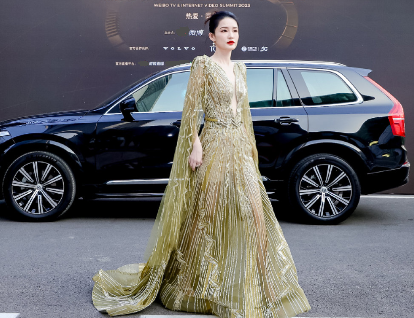 大型露肉现场显风尘!刘诗诗赵露思张天爱白鹿一个比一个穿得少