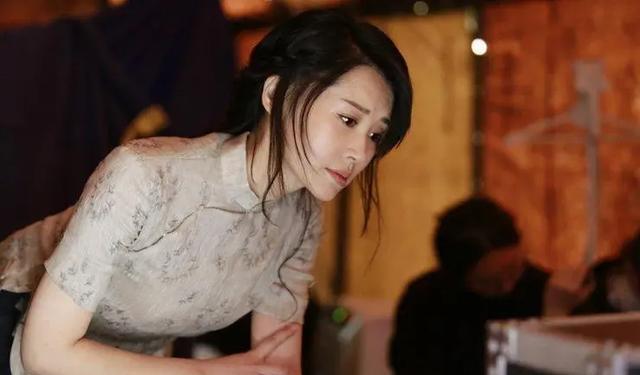 表面是艺人,实则背景通天的4位女星,她们最不怕的就是潜规则