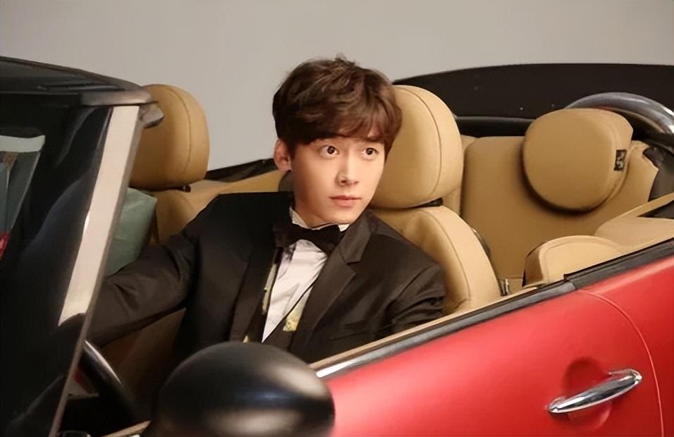 “封杀”不到1年，再看李易峰现在的处境，很可恨，但也很可悲！