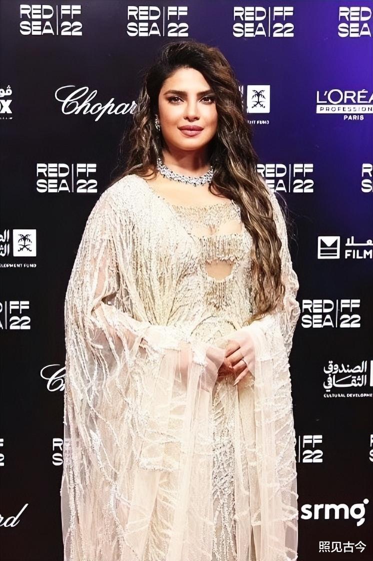 印度女神普丽扬卡：2000年的世界小姐，嫁给美国小鲜肉，胖到认不出