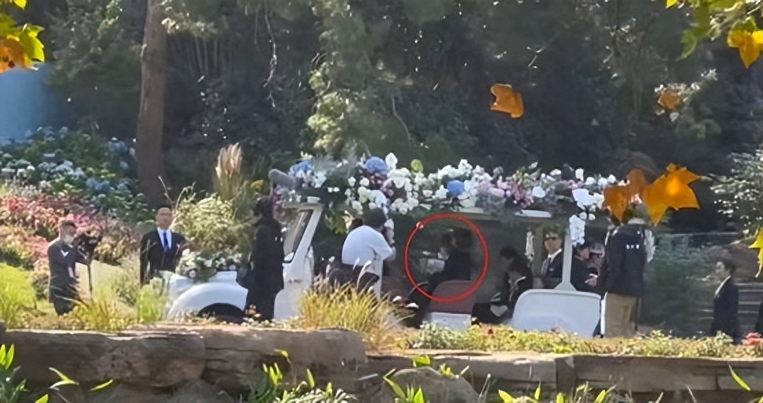 李玟骨灰安葬仪式曝光,价值百万汉白玉天使雕塑,粉丝含泪送别