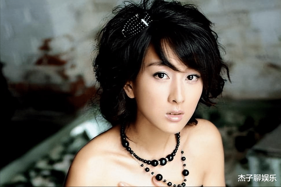 马苏出席网红生日会,网友:沦落给网红当陪衬,是有多缺钱?