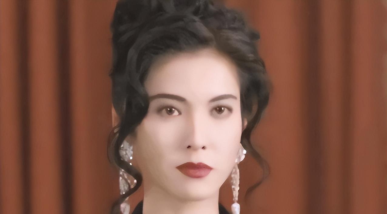 |“紫衫龙王”李婉华:靠外貌拿下两大优质男,35岁嫁加拿大富豪!