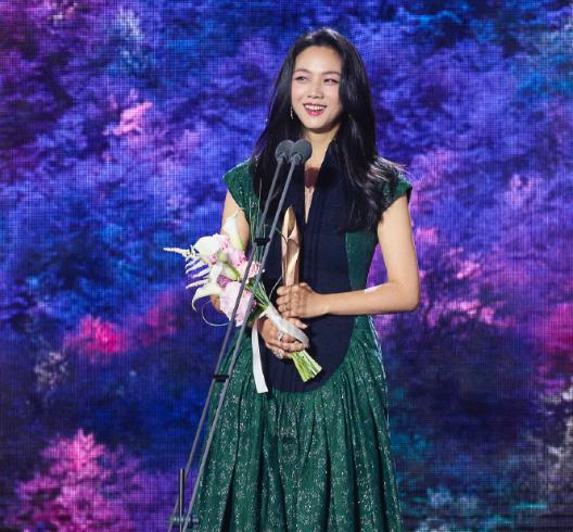 王鸥|十六年后在韩国被捧上“神坛”