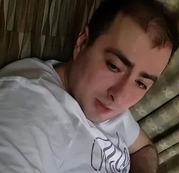 丈夫陪产时吐槽产房没牌桌,还装呕吐引关注,妻子:已经在离婚了