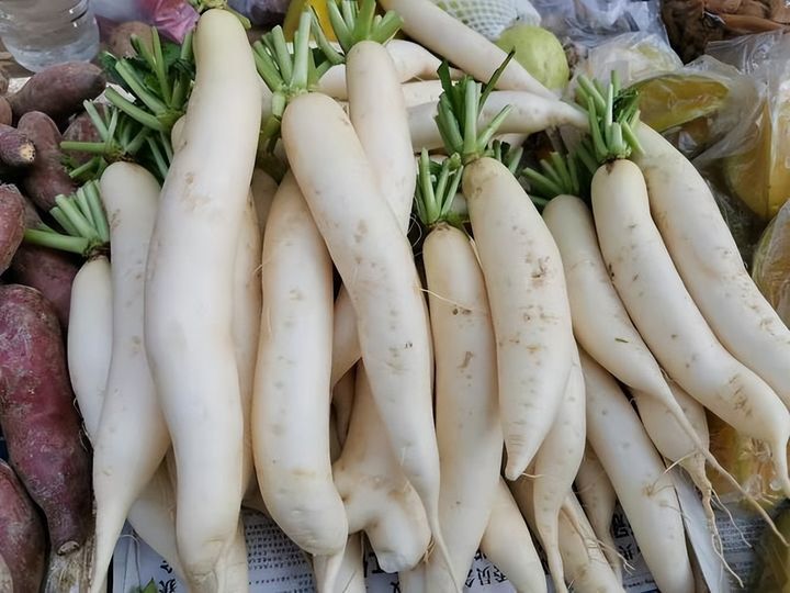 白菜|大葱,萝卜,白菜,统统烂市,猪肉更是一斤不到10块,今年是咋了